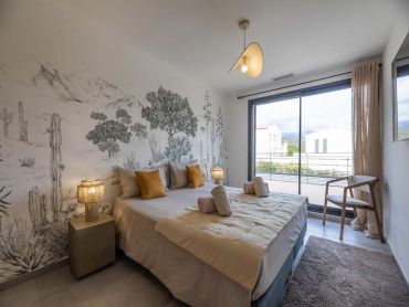 Vue d'une chambre de la villa en location en corse du sud