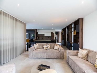 Vue du salon de la villa en location en corse du sud