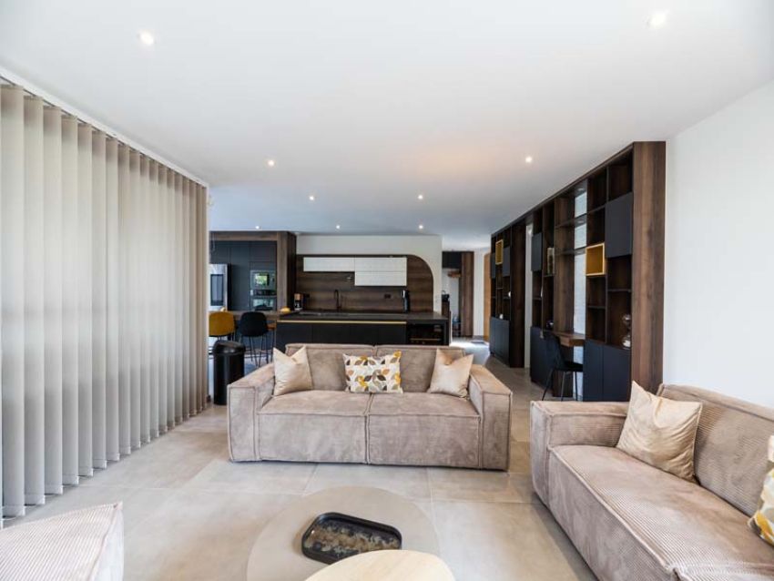 Vue arrière du salon