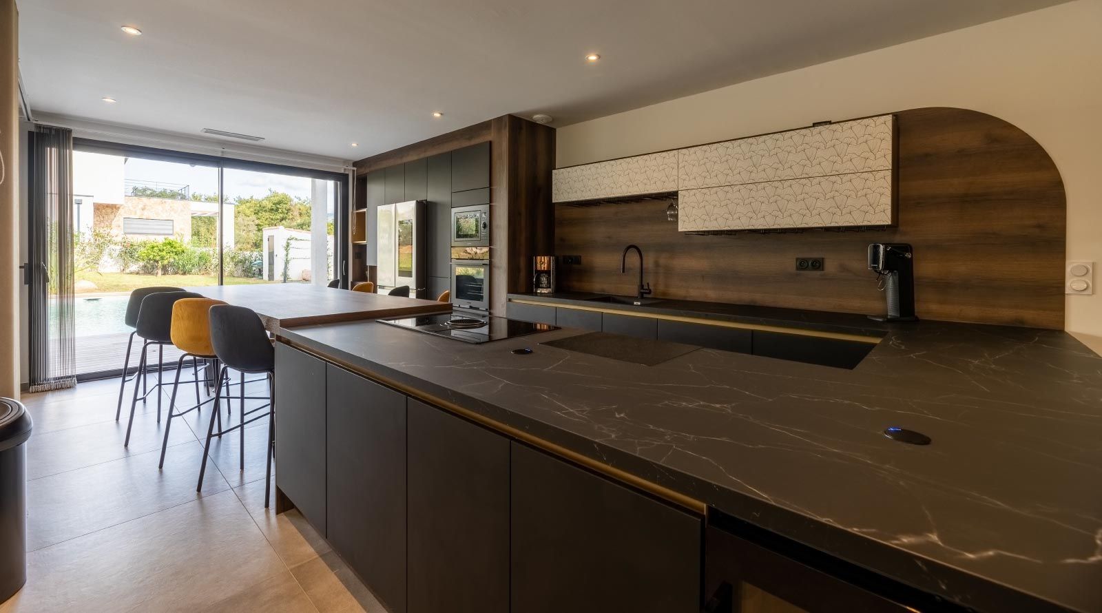 Vue de la cuisine villa en location en corse du sud