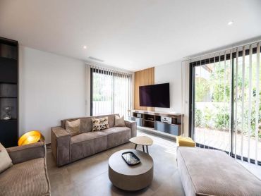 Vue du salon de la villa en location en corse du sud